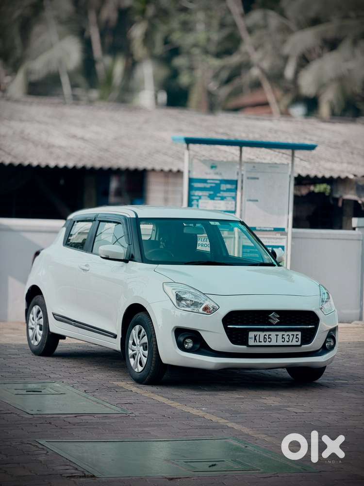 Maruti Suzuki Swift VXi + Manual, 2023, Petrol