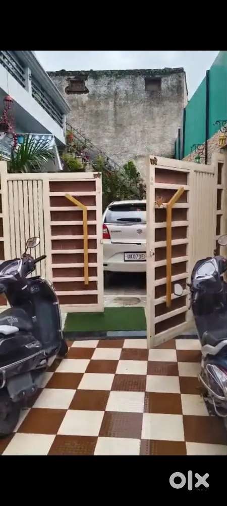 Beautiful villa main gms road under 200mt