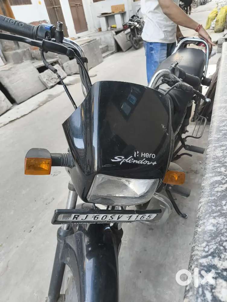 1st honer  hain good condition Hai 1 sal Chali Hui Hai 2024 model hai