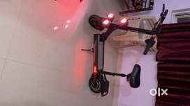 Electronic scooter with batter