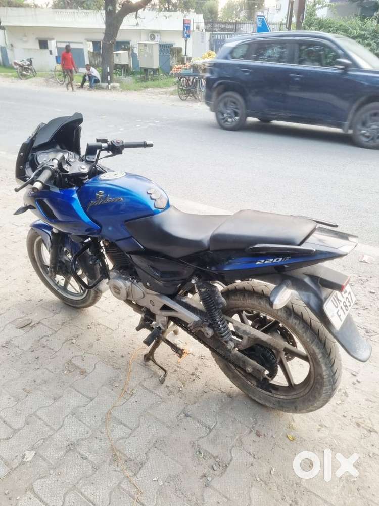 bajaj pulsar 220 2013 model just like brand new bike