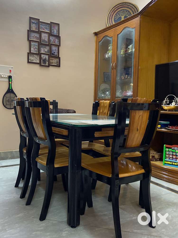 Dining table(6 seater)