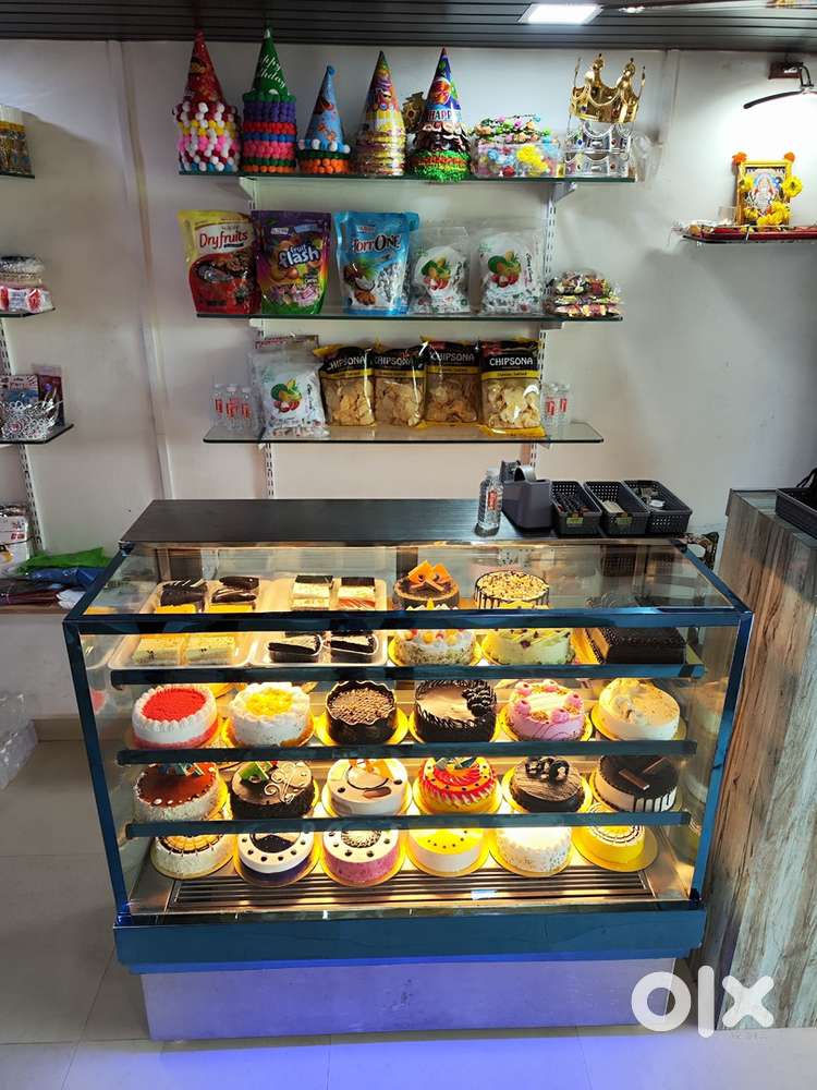 •	“Cake Display Counter Fridge – Excellent Condition, Ready to Use”