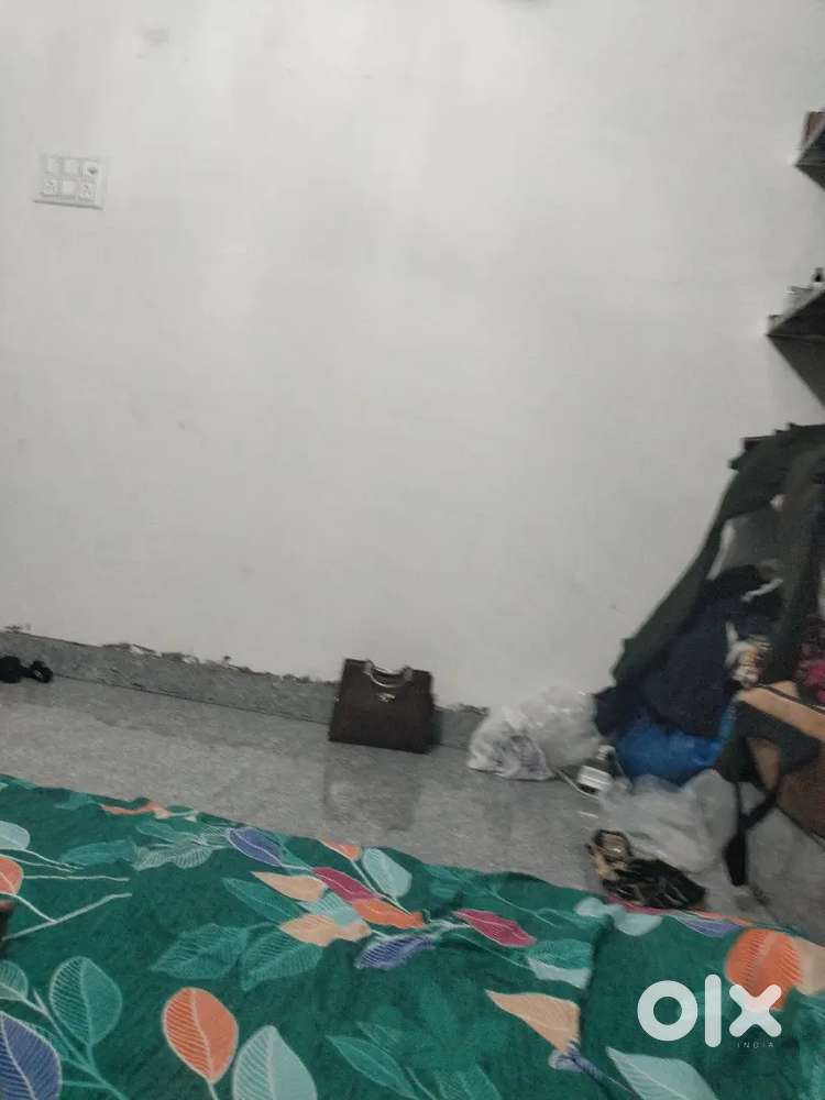One roommate one room available main road PE