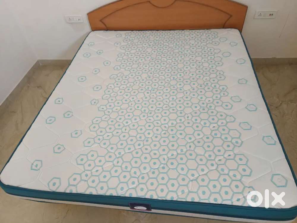 Sleepwell mattress ( gadda) in good condition urgent sale 6 month old