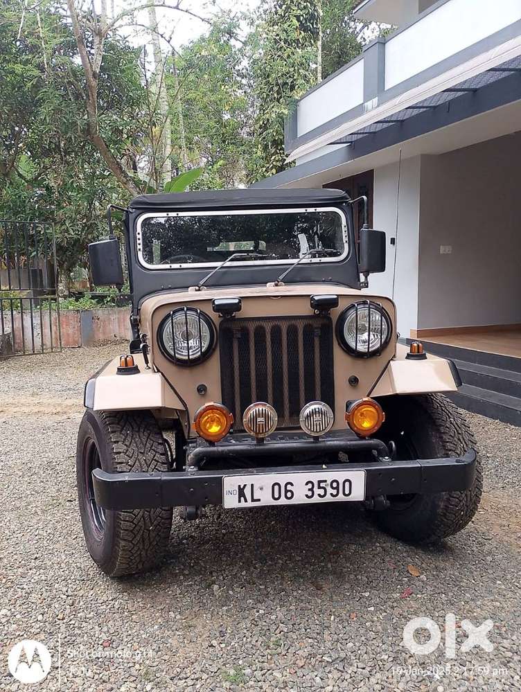Mahindra 4 x 4 1983 Jeep