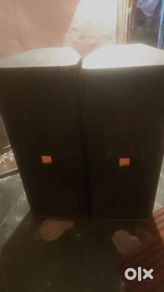 JBL sound in excellent condation  box duble 12 speker 3 fit hight