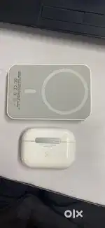 Ear podes and power bank combo( both Apple )5000mAhbattery power bank