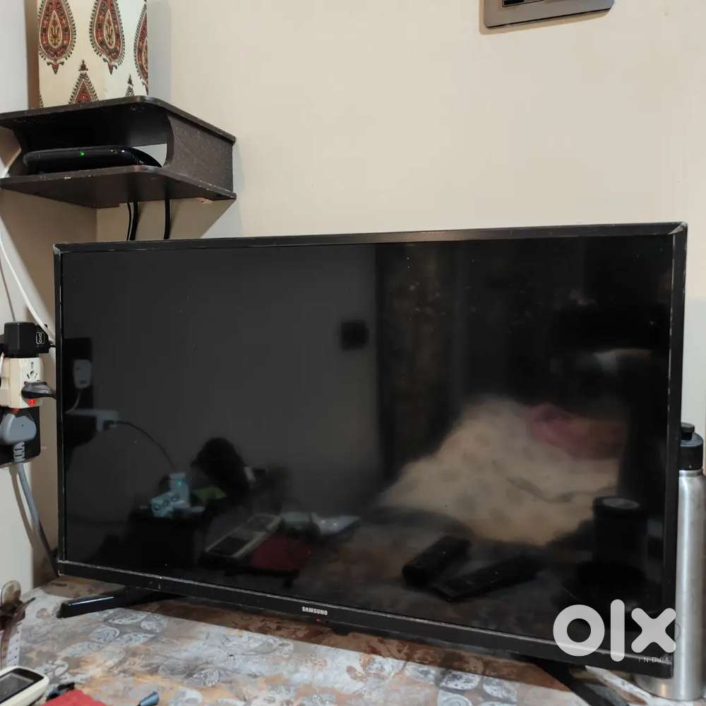 Distress Sale 2 LED TV Microwave. Stove