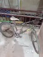 Cycle ke break kharab hai baaki colour or cycle ek number hai chalti h