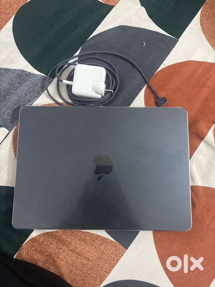 MacBook Air M2 (Midnight, 8GB/256GB) – Display Not Working