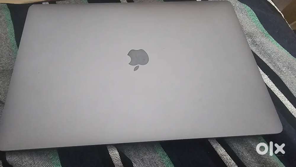 A2141 i7 16gb 512 gb MacBook pro (icloud locked)