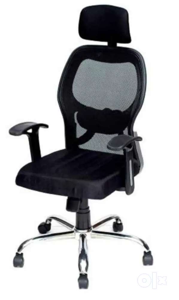 Office Chair Having Net Backrest and Adjustable Headrest