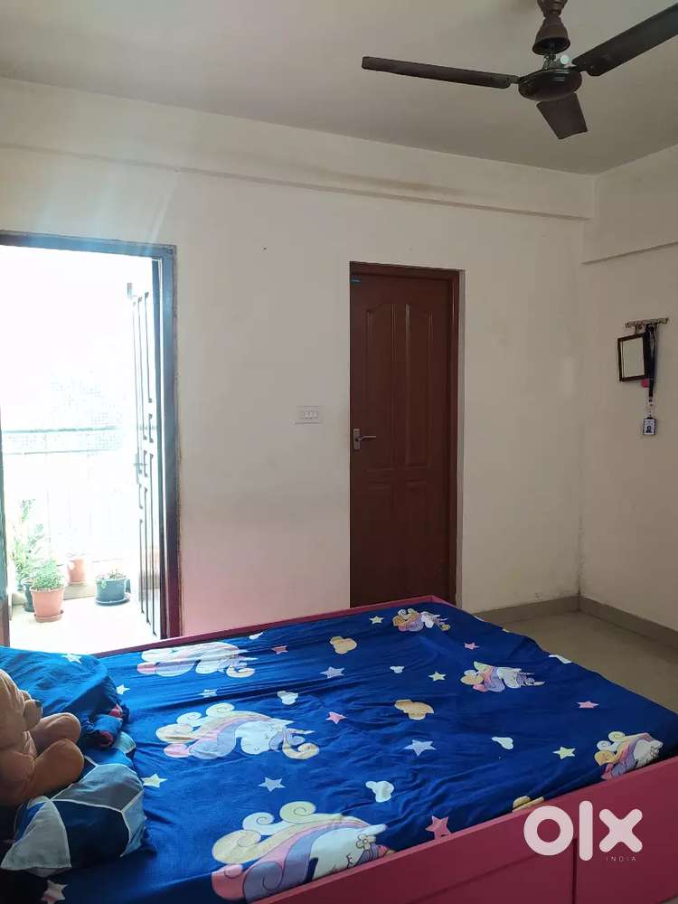 Looking for female to share 3bhk