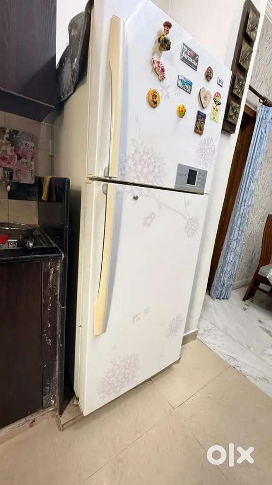 Lg 366 ltr neat n clean in working condition