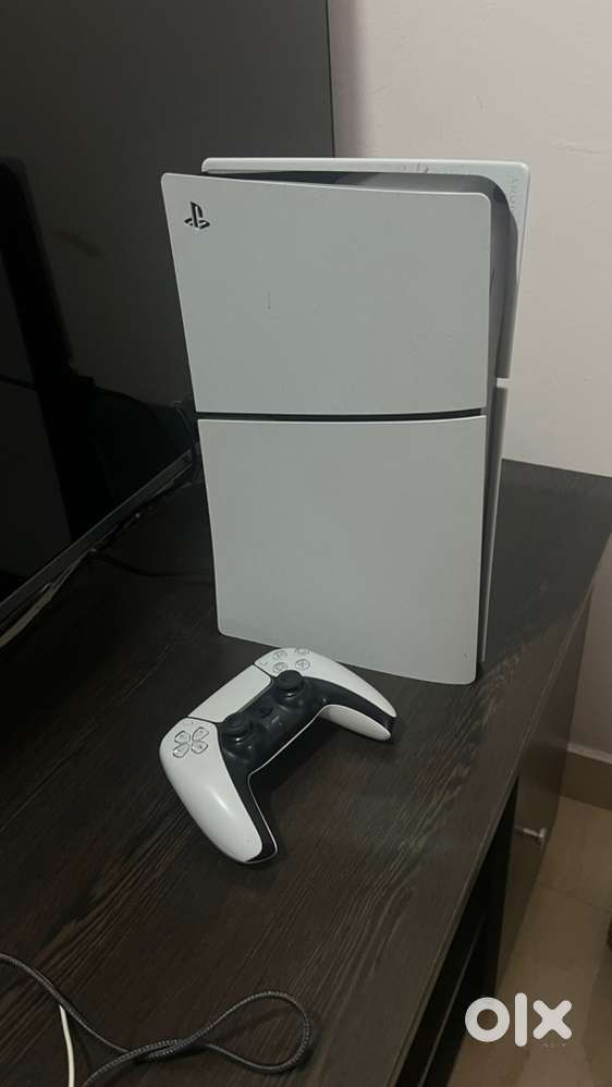 Ps5 slim with 2 games cd