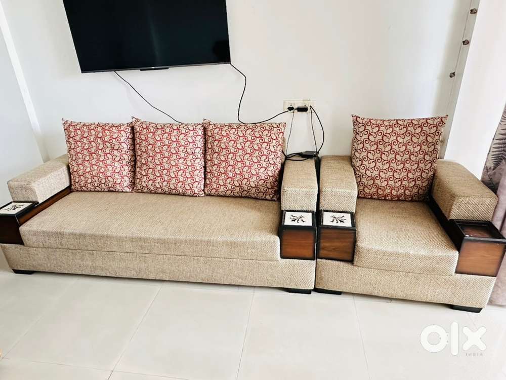 Sturdy 3+2 Seater Sofa Set in Immaculate Condition