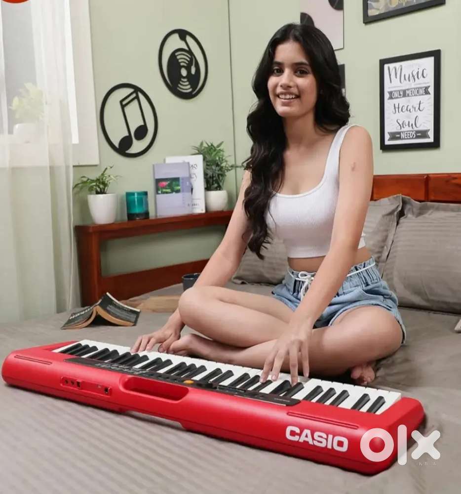 Casio CT-S200 Casiotone 61-Key Portable Keyboard (Red)