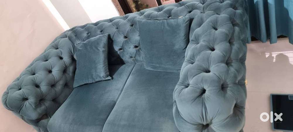 New Chesterfield designer sofa in very good conditionry