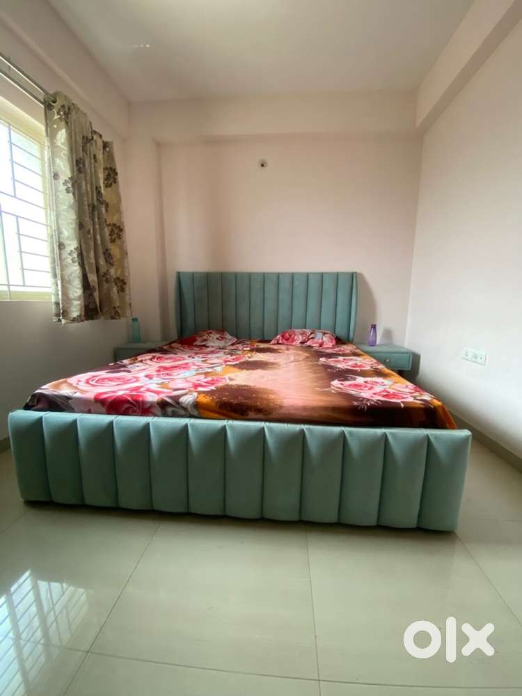 Disney King size Bed with side tables