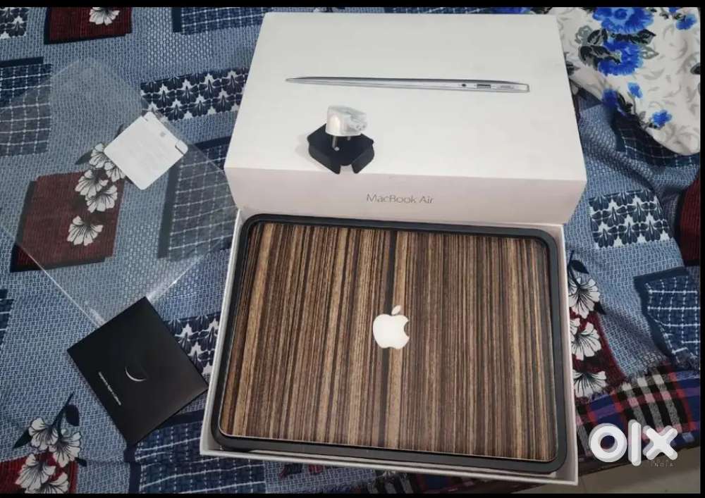 Apple Macbook Air 13 inch with originall bill box charger