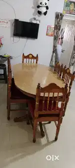 6 sitter wooden dining table Good condition