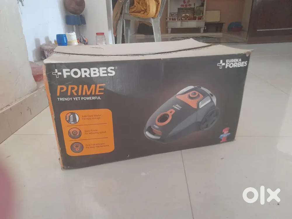 2 racks, A vacuum cleaner  a aluminium partation,a aluminium box