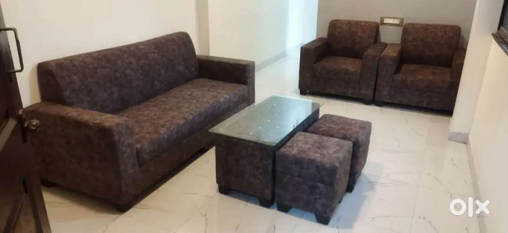 NEW SIMPLE BEUTIFUL LOOK SOFA SET