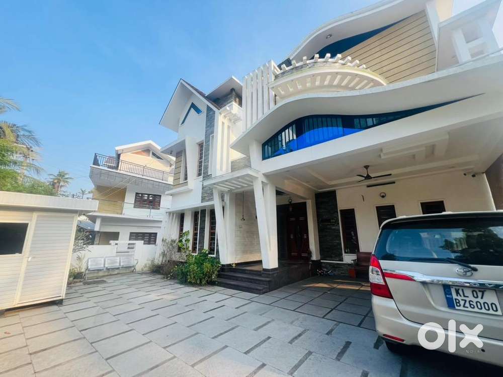 Palarivattom near medical center 8cent 3600sqt 5bhk 2.80cr