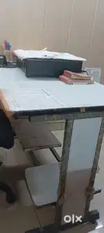 Computer table