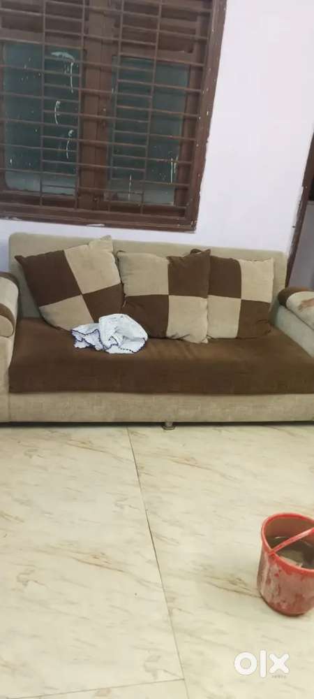 Sofa set sell three seater or four seater sofa