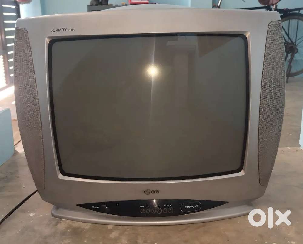 LG TV ( Old model ) (18) in  white and black combination