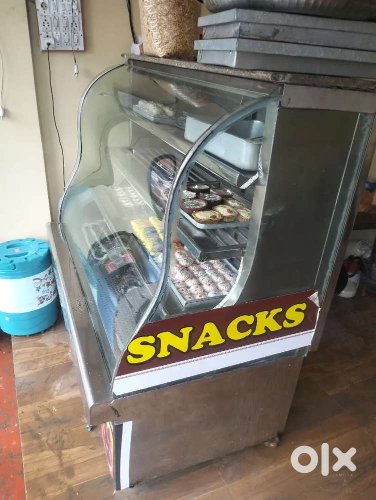Sweet and cake ice cooling refrigerator