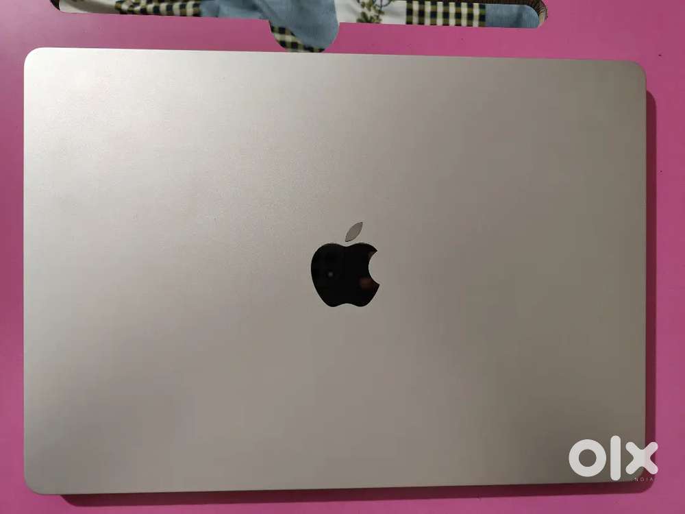 MacBook Air M3 (15-inch)  8GB/512GB condition good