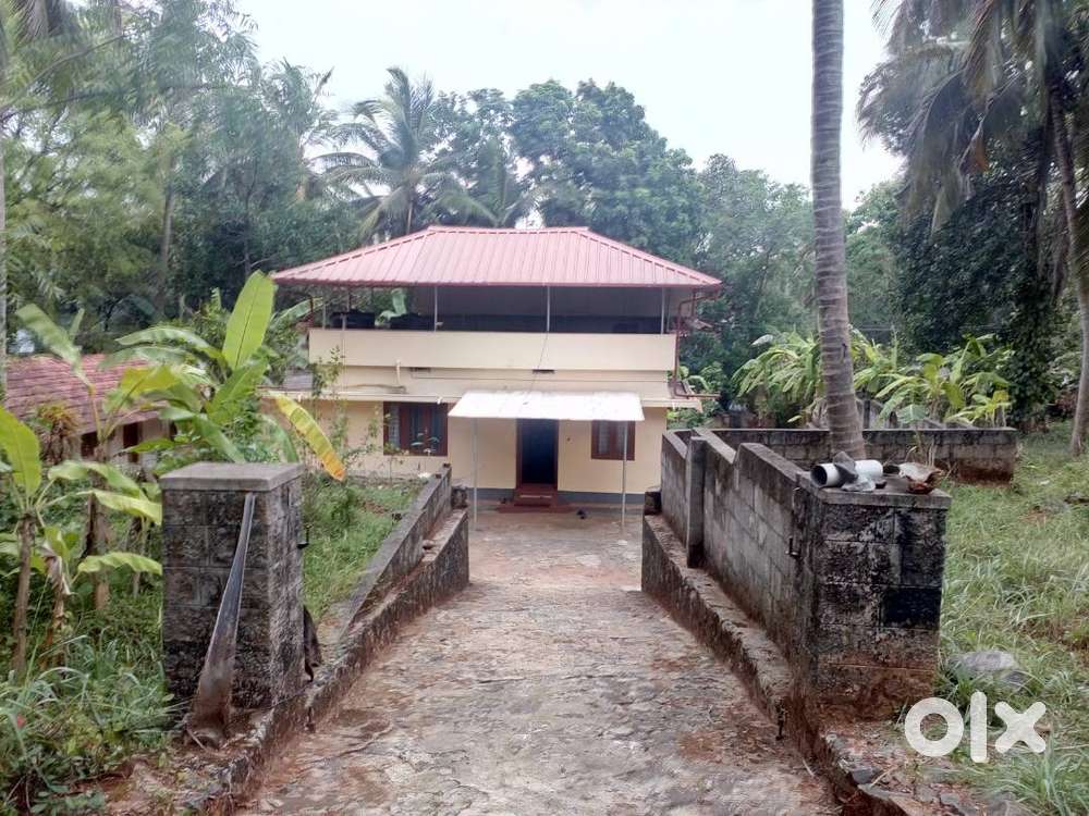 27 Cents Prime Ottappalam Land With House