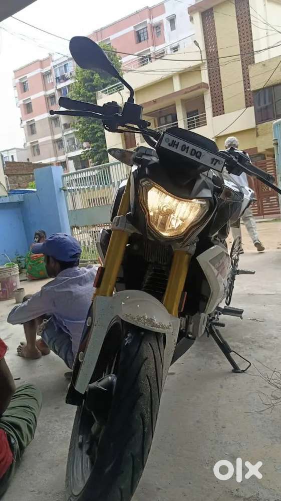 BMW 310 R, single hand driven,