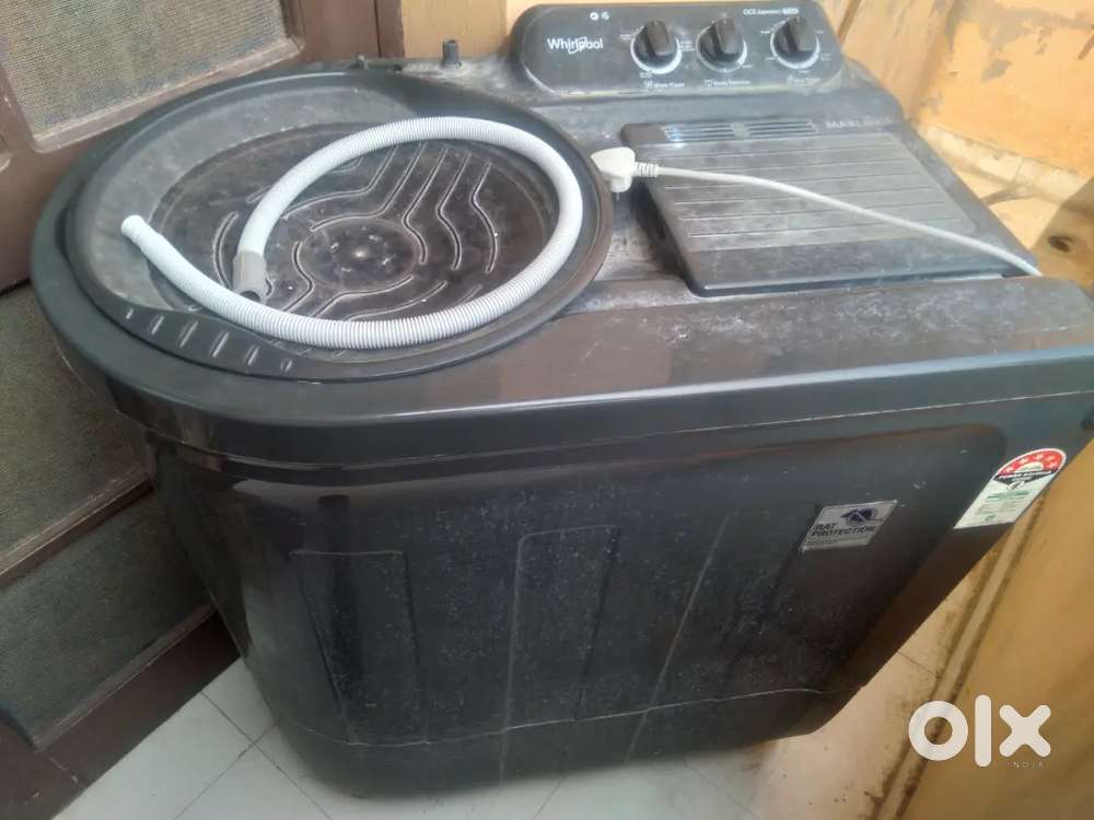 7.5 kg Whirlpool semi automatic washing machine