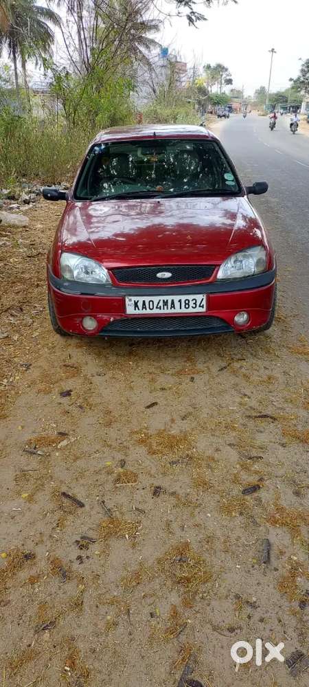 Ford ikon  maroor colour