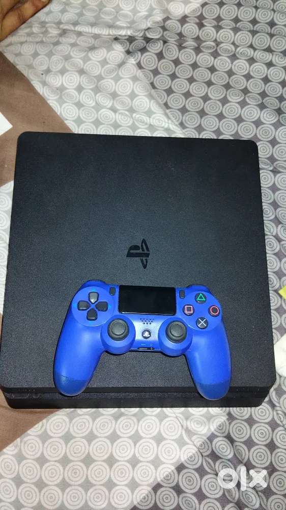 Play station 4 (PS 4) 1TB with controller