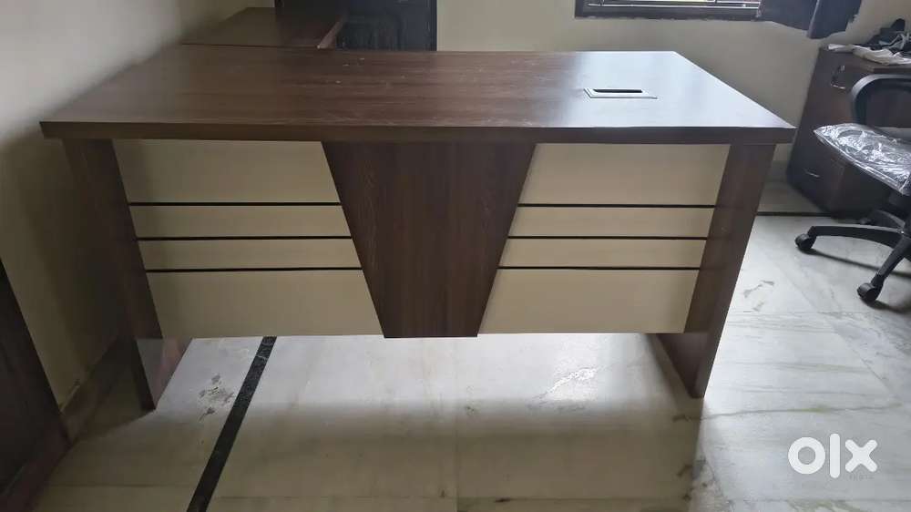Office desk L shaped with 5 chairs(3-wheel and 2-normal chairs).
