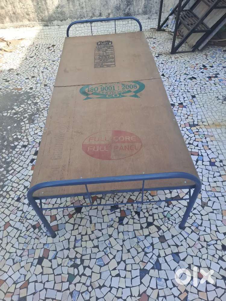 Folding bed and cooler.