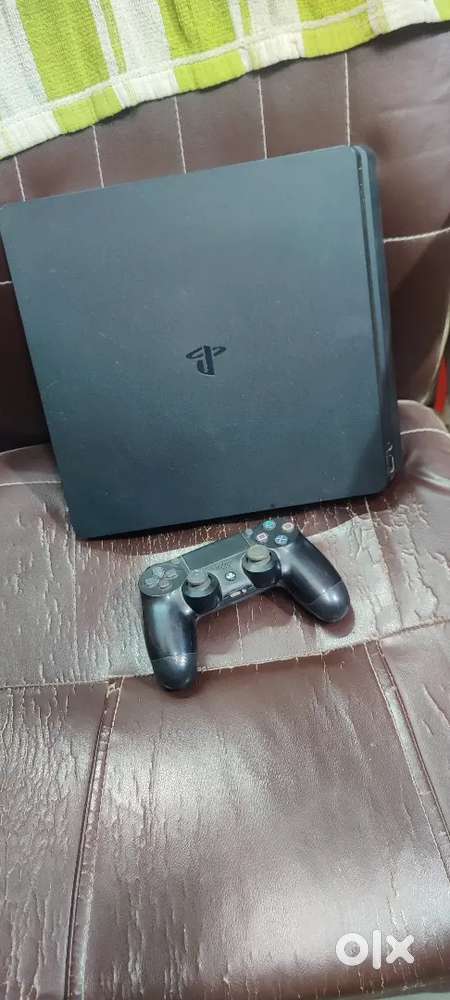 PS4 GOOD CONDITION WORKING PERFECTLY