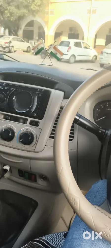 Adhikari ki gadi chalani he