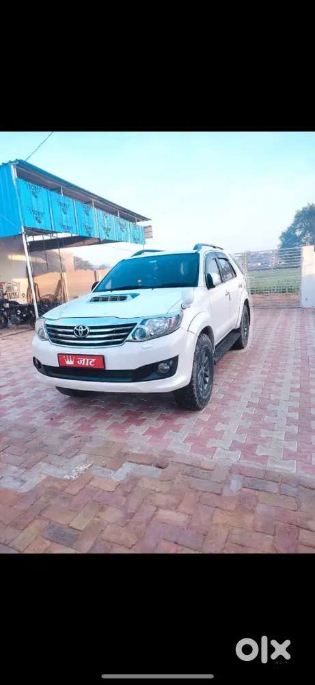 Toyota Fortuner 2014 Diesel 176000 Km Driven with vip number