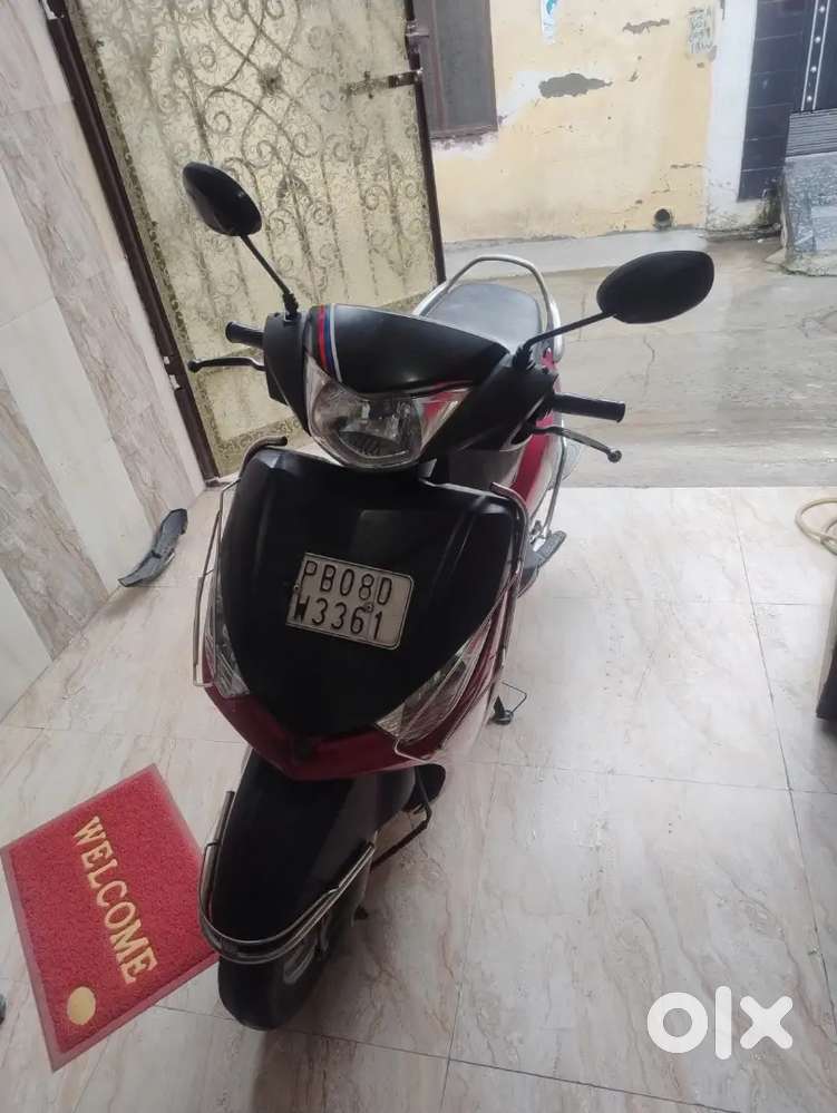 Lady Driving Scouts Yamaha Scouty Sale.