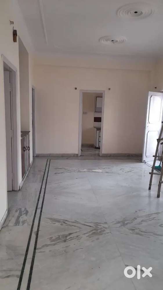 1 pujaroom, 1 store, 1 kitchen