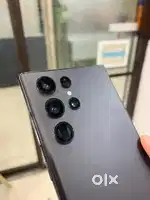 Samsung's galaxy S24 ultr with all accessories