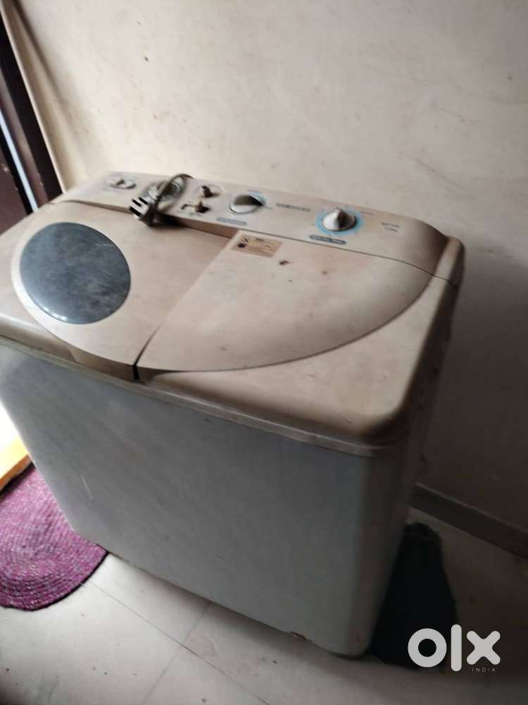 2 washing machines,shamsung and warlpool