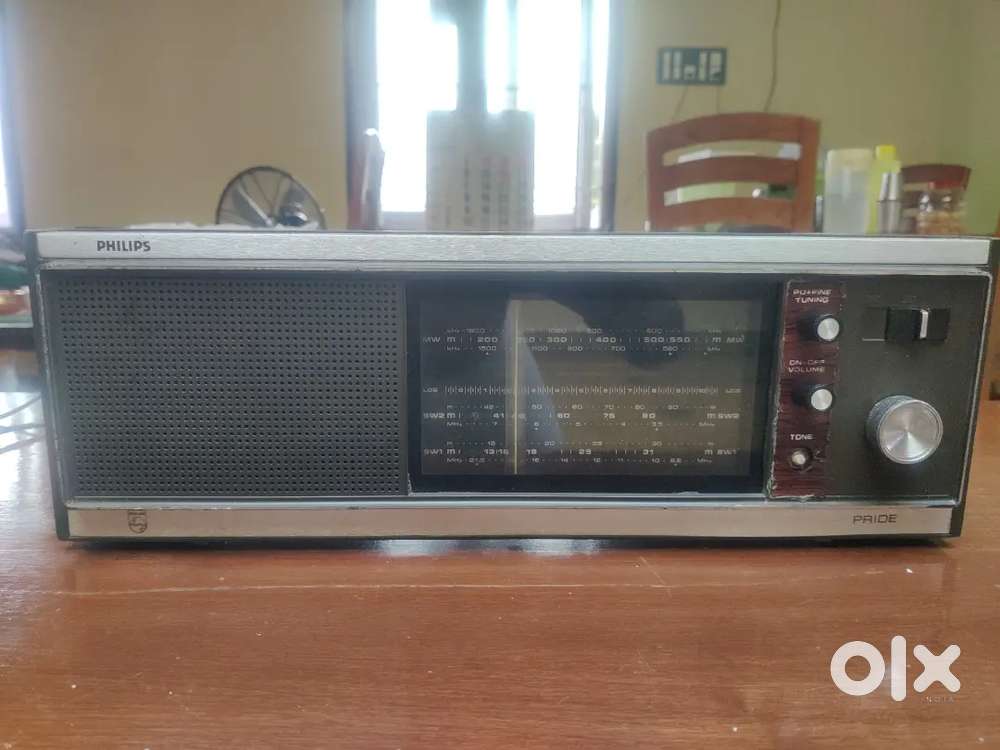 PHILIPS VINTAGE RADIO FOR SALE
