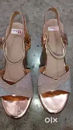 SANDAL IN GOOD CONDITION